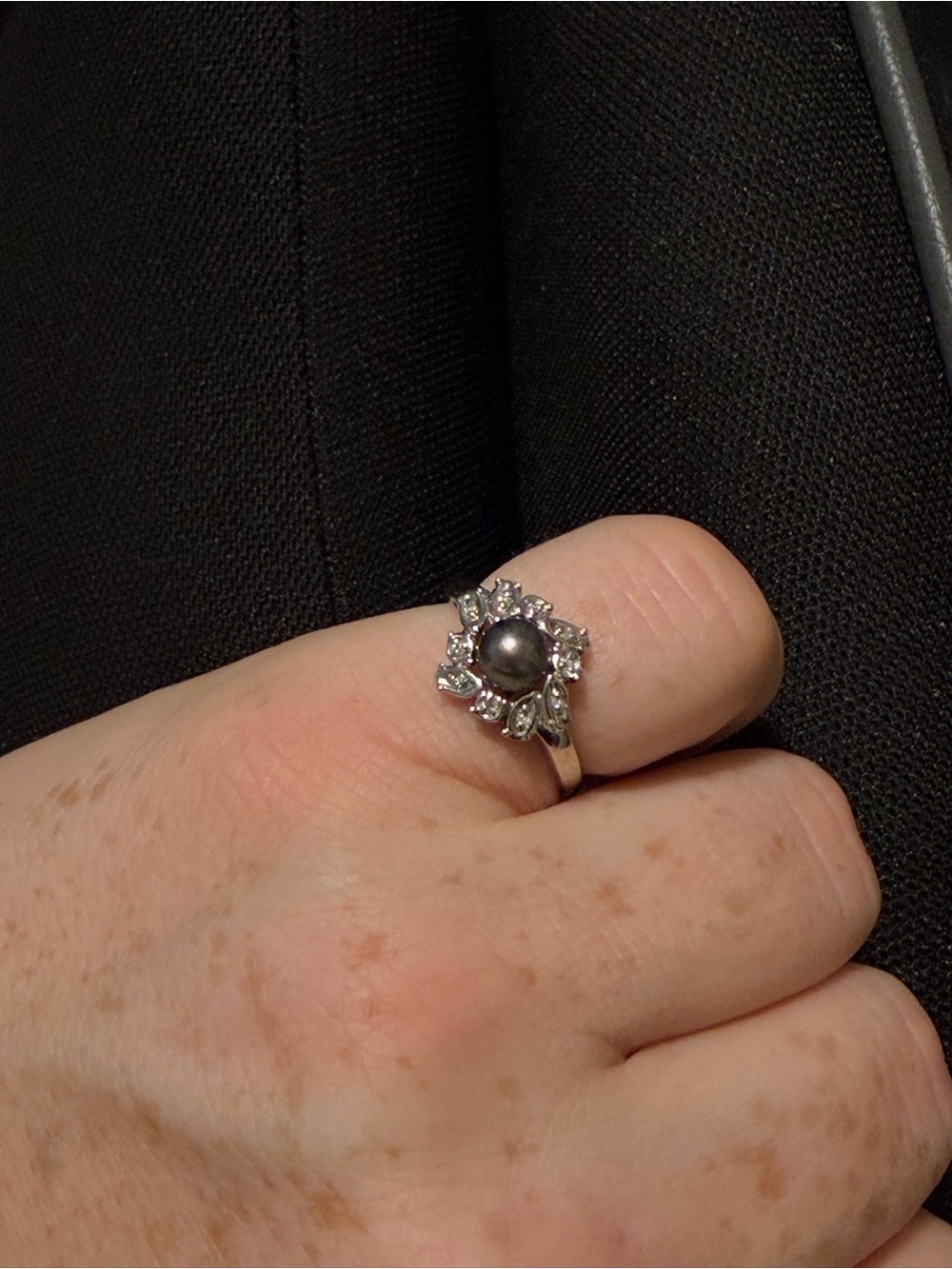 Black Pearl 14k Gold Halo Ring with Diamond Accents Size 7, 3g